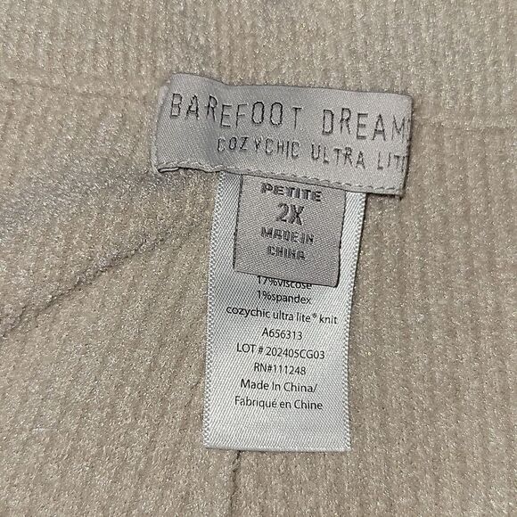 Barefoot Dreams Petite CozyChic Ultra Lite Pintuck Tapered 2x P Petite - Picture 6 of 7